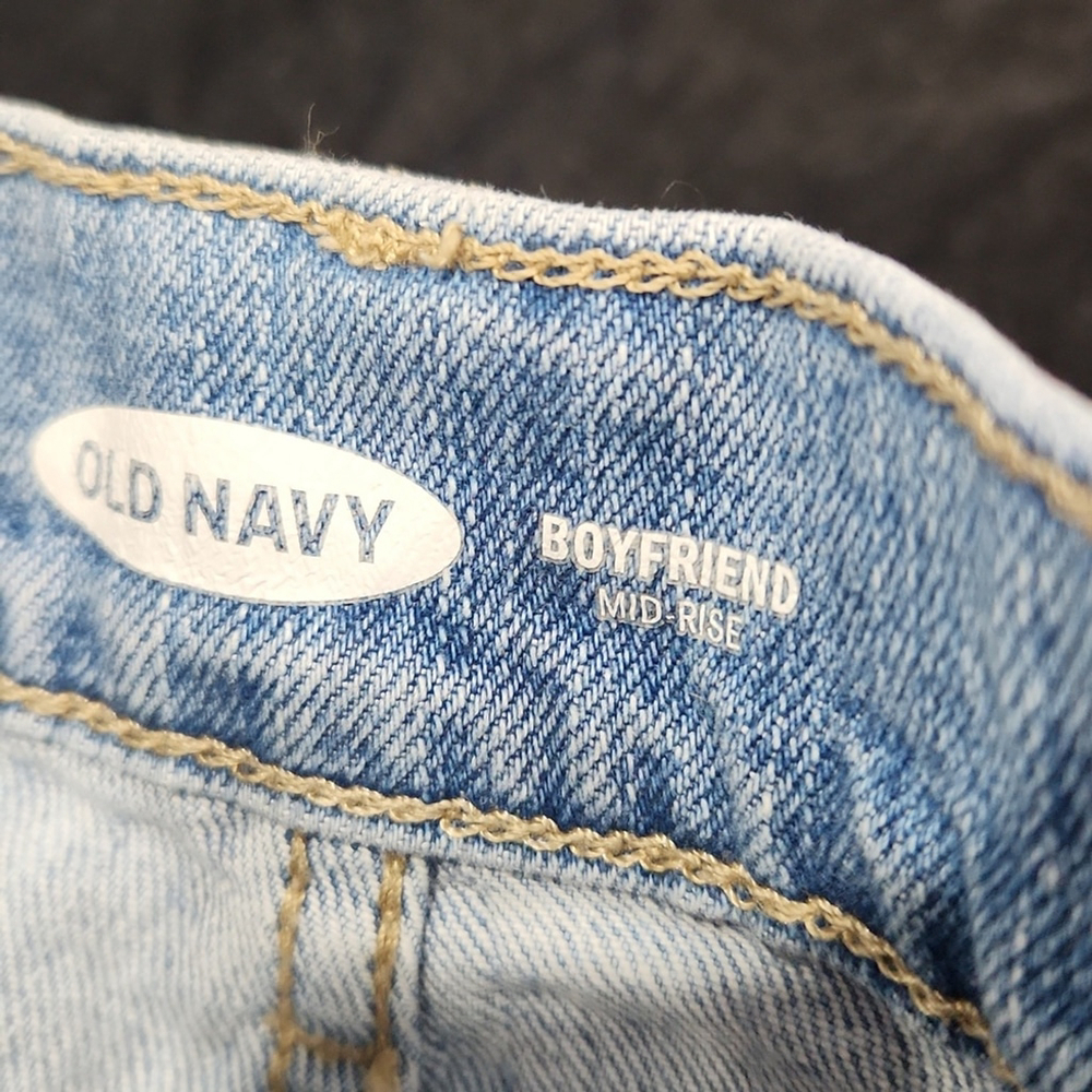 Old Navy Boyfriend Mid Rise Distressed Denim Shorts - Picture 2 of 4